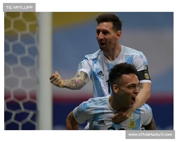 意甲颁奖典礼举行，劳塔罗包揽最佳球员金靴