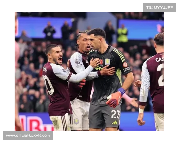 英超：维拉对阵伯恩茅斯，马丁内斯扑点保住零封